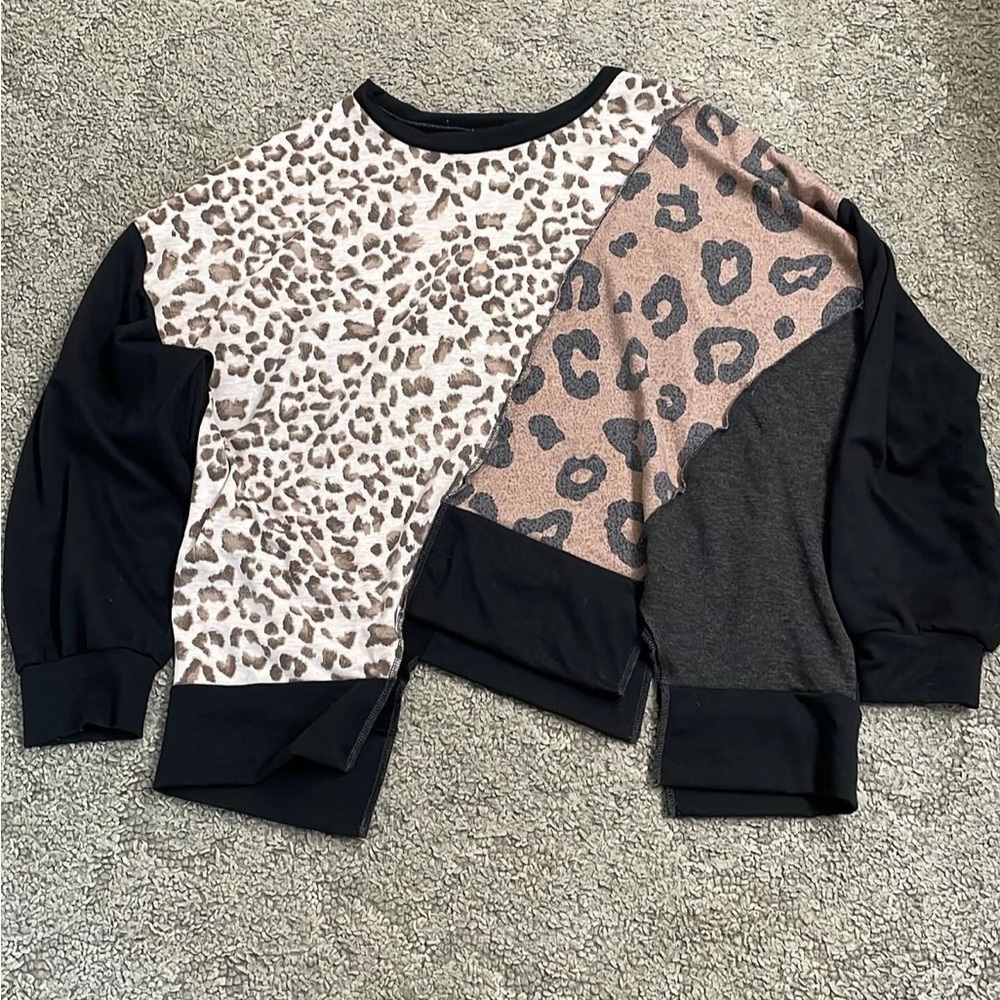 ** SOLD ** Boutique lightweight sweatshirt L